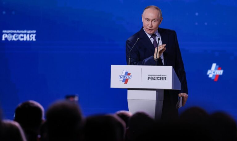 Putin bettelt Oligarchen um Milliarden für Kriegskasse an
