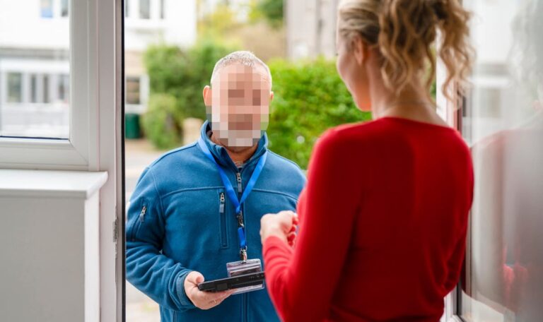 Reinigungstrupp läutet an der Haustür: 1.460 Euro für eine Stunde Arbeit