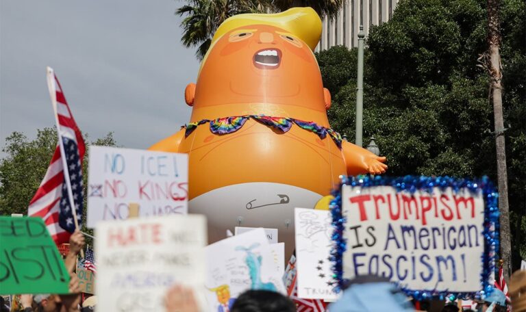 Historische Proteste: Millionen gehen gegen Trump auf die Straße