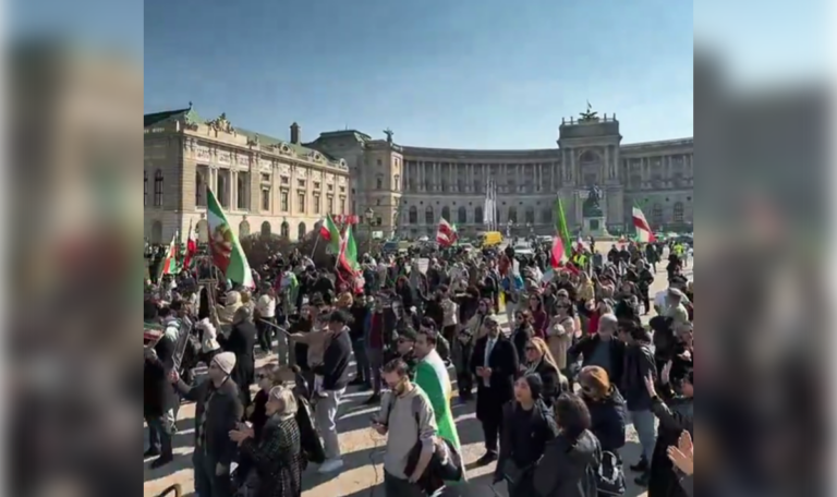 Free Iran“: Tausende feiern Khameneis Tod in Wien (VIDEOS)