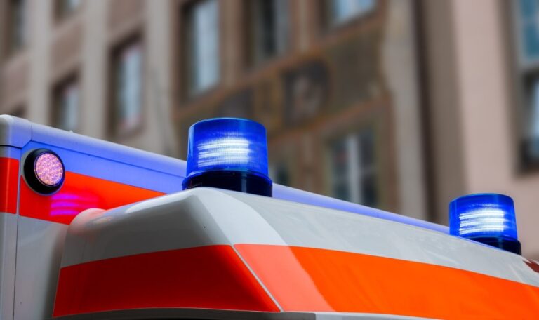 Bei Kindergarten-Ausflug in Fluss gestürzt: Bub (3) muss reanimiert werden