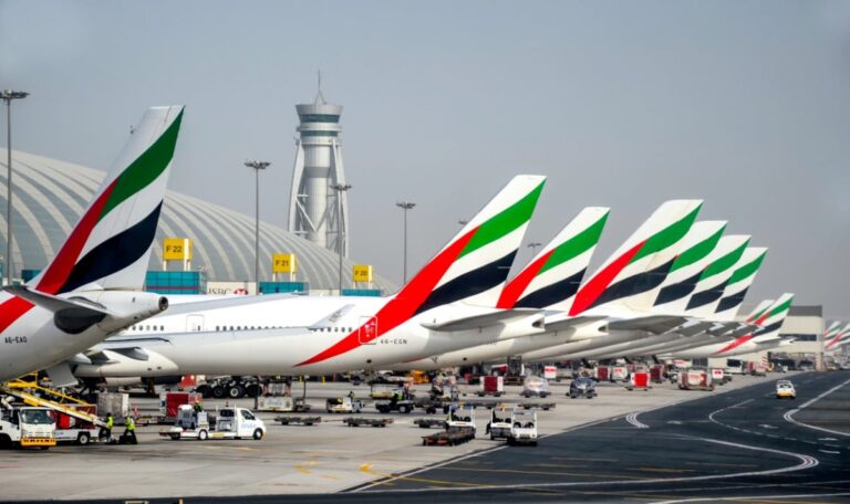 Alarm am Flughafen Dubai: Drohnen schlagen ein – mehrere Verletzte