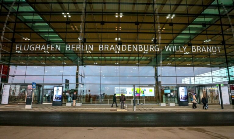 Flughafen-Blockade in Berlin – Hunderte Flüge gestrichen, Streik geht weiter