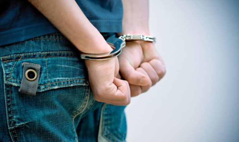 Anschlag geplant: Verurteilter Terror-Teenie vor Waffenladen erwischt