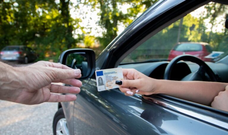 Betrüger machte Führerschein-Prüfung für andere – kassierte 18.000 Euro
