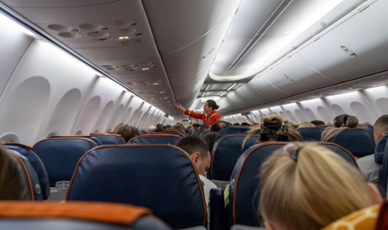 Crew versteckt Leiche in Bordküche – Verwesungsgeruch im Flieger
