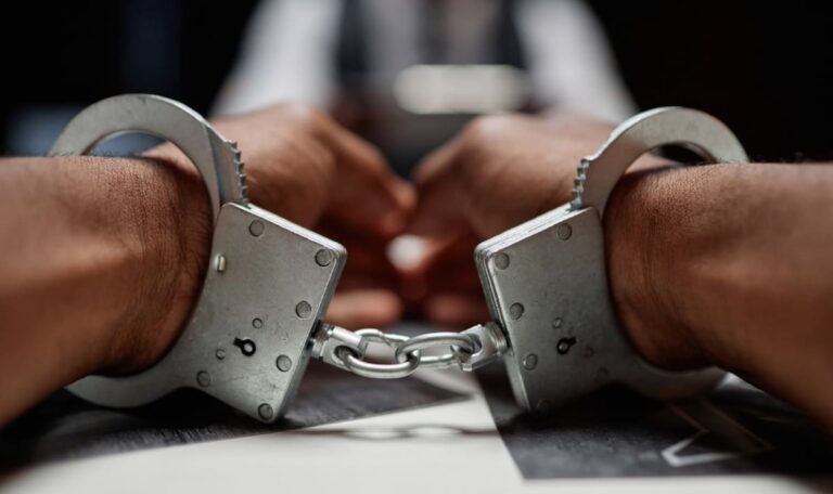 Kokain-Dealer mit 10 Kindern von vier Frauen verspricht: „Nie wieder!