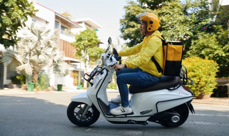 Schluss mit locker: Neue Gesetze treffen E-Moped-Fahrer