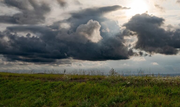 Höhentief bringt lokale Gewitter – Wetter bleibt wechselhaft