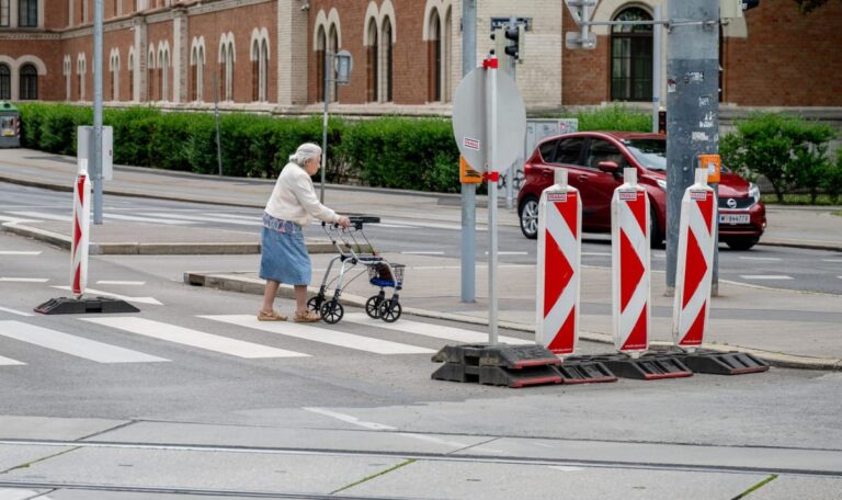Wiener Ampeln zu schnell – Senioren bleiben stehen