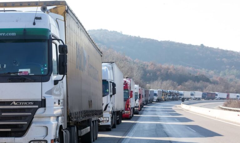 875 Lkw-Fahrer abgewiesen: Bosnien fordert Gespräch mit Kroatien