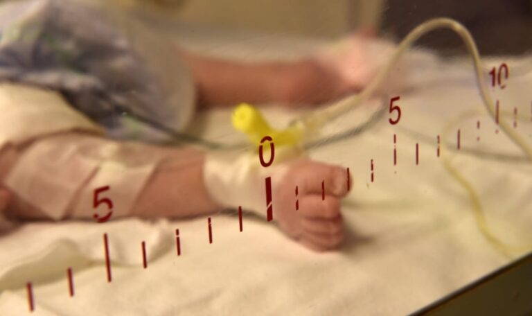 Giftige Babynahrung erschüttert Österreich: 14 Kinder erkrankt