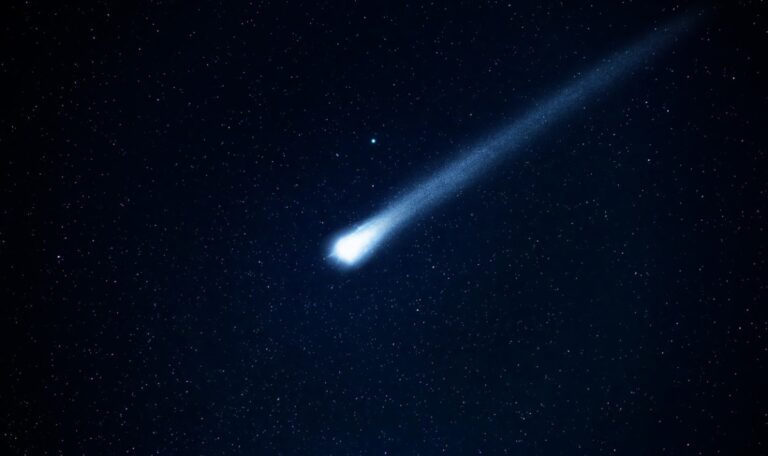 Fußballgroßes Loch: Meteorit durchschlägt Hausdach (VIDEO+FOTOS)