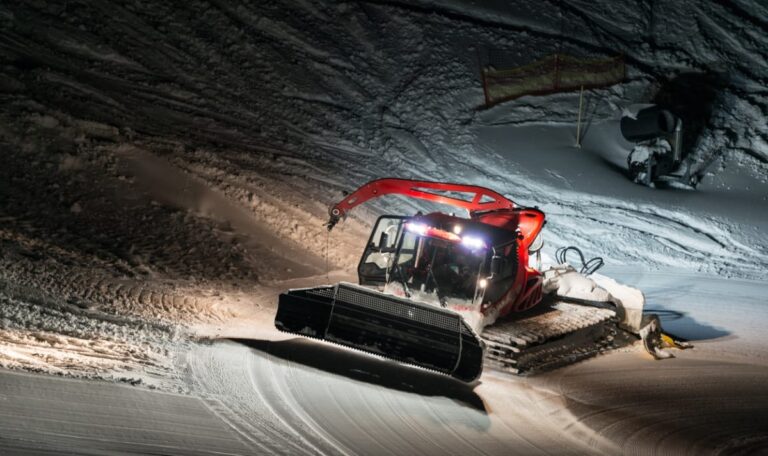 Nächtlicher Coup: Einbrecher flüchten mit Bargeld über Skipiste