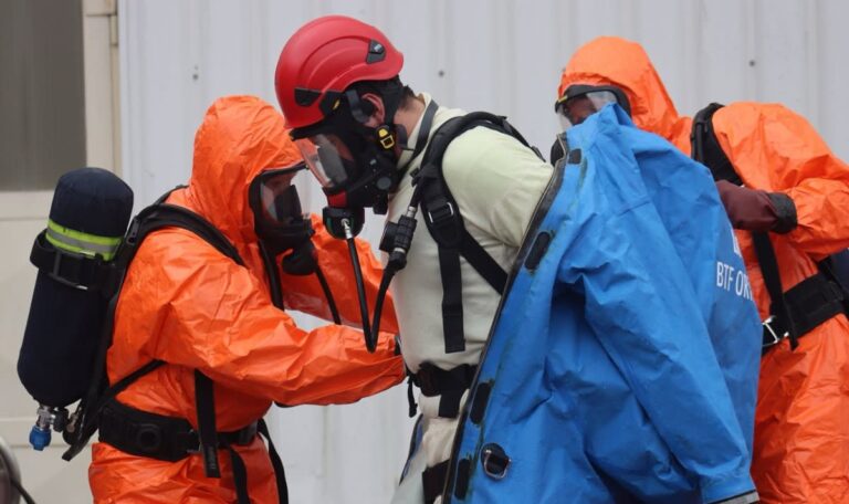Fatale Verwechslung: Chemische Reaktion löst Großeinsatz aus (FOTOS)
