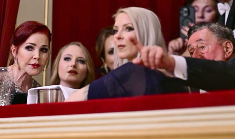 Facebook-Beleidigung wird teuer: Simone Lugner zieht vor Gericht