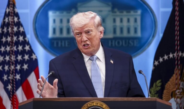 Trump stoppt Iran-Angriffe – Straße von Hormuz wird geöffnet