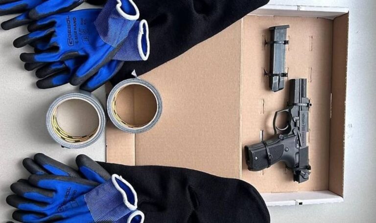 Fake-Installateure bedrohten Senior mit Waffe