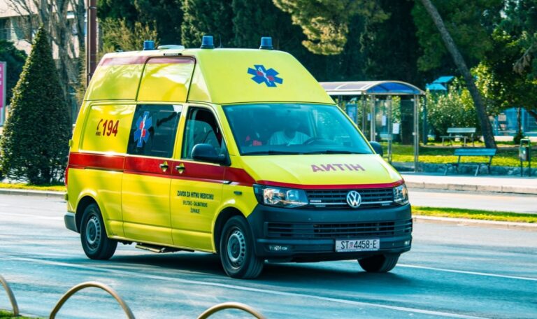 Bub (15) berührt Hochspannungsleitung – Ärzte kämpfen um sein Leben