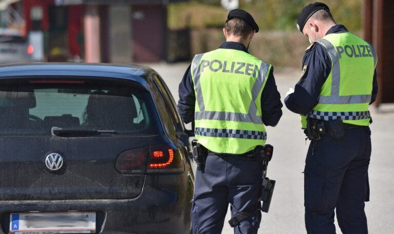 Seit 20 Jahren ohne Führerschein unterwegs: Polizei staunt bei Kontrolle