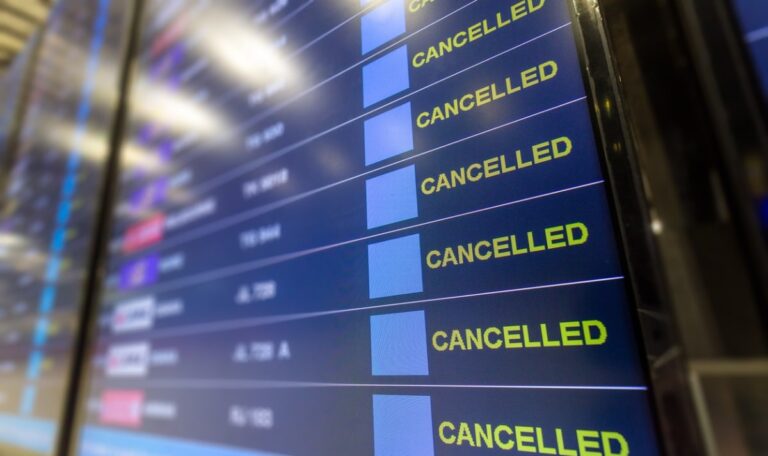 Vier Airlines betroffen: Piloten-Streik legt hunderte Flüge lahm