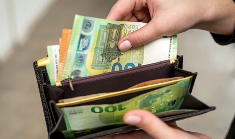255.000 Euro erschlichen: Mann täuscht Beeinträchtigung vor
