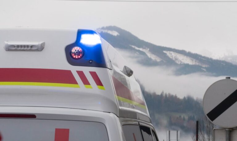 Betrunkener Opa quetscht Enkel (8) zwei Finger ab