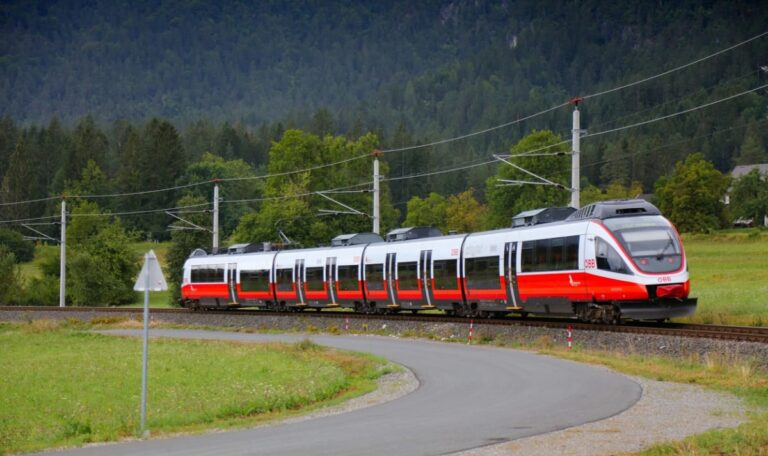 Orientierung verloren: Zwei Jugendliche (17) von Zug erfasst