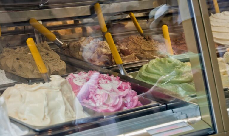 Neueröffnung: Sreja Ice verschenkt Eis und Tagesumsatz geht an krebskranke Kinder