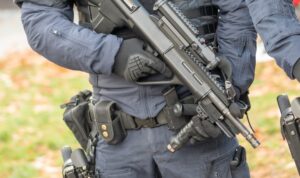 Wien: Gast schlägt Kellner – WEGA muss bei Festnahme eingreifen