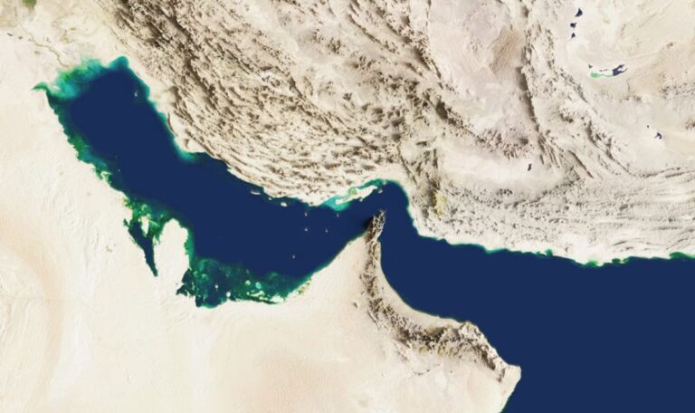 Hunderte Schiffe gefangen – Iran macht Straße von Hormus wieder dicht