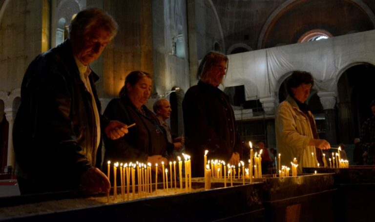 130.000 Wiener feiern Ostern nach uraltem Kalender: Orthodoxe Osternacht in Wien