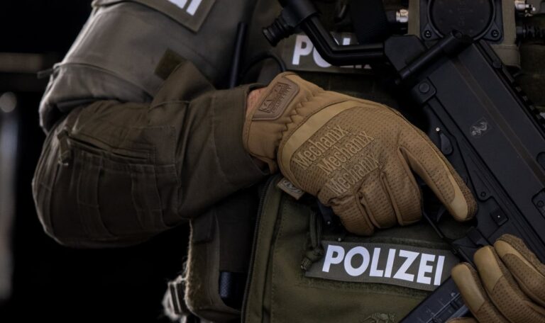 Cobra stürmt Wohnung – 42-Jähriger nach Drohungen gefasst