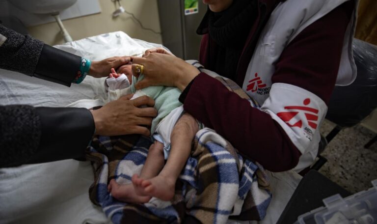 Ärzte ohne Grenzen klagen an: Israel hungert Babys in Gaza systematisch aus