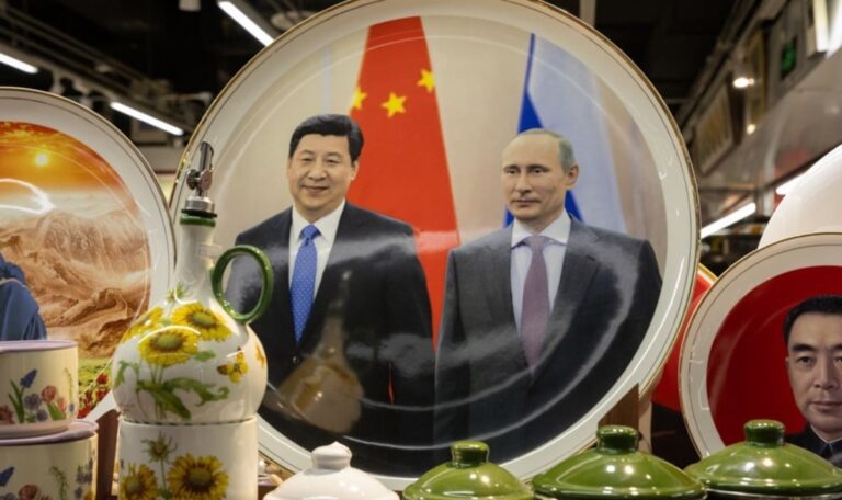 Putin landet mit dutzenden Abkommen im Gepäck in Peking
