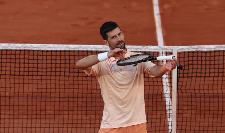 Djokovic kämpft bei 34 Grad – und schreibt wieder Geschichte