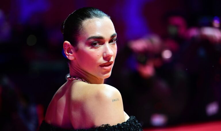 15 Millionen Dollar: Dua Lipa klagt Samsung wegen TV-Verpackung (FOTO)
