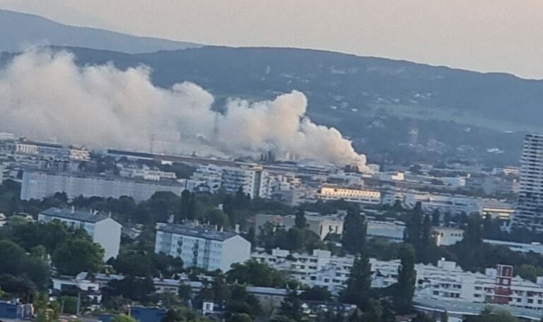 Inferno in Liesing – Rauchwolke über Wien