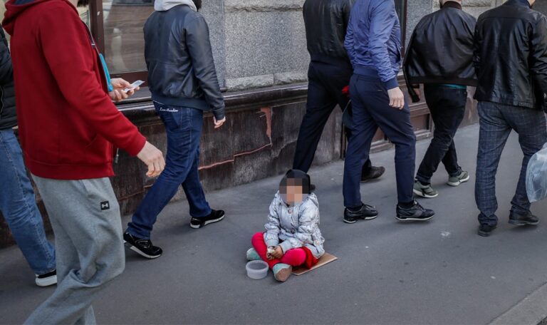 Kälte, Drohungen, Hunger: Kinder in Bosnien zum Betteln gezwungen