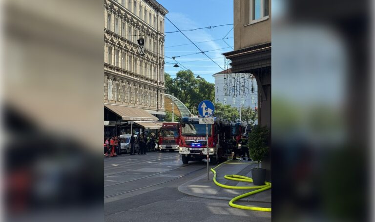 Brand neben Restaurant Galaxie: Großer Feuerwehreinsatz in der Märzstraße (VIDEOS)