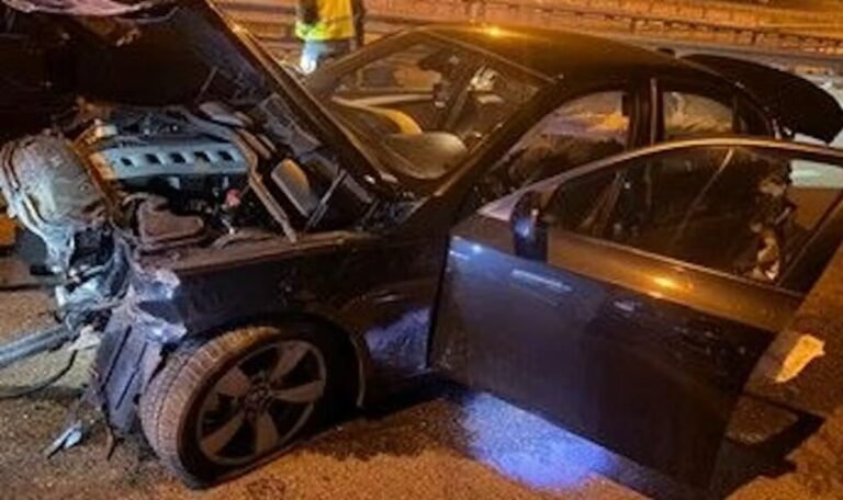 Raser (18) zerstört Auto bei 250-km/h-Flucht vor Polizei