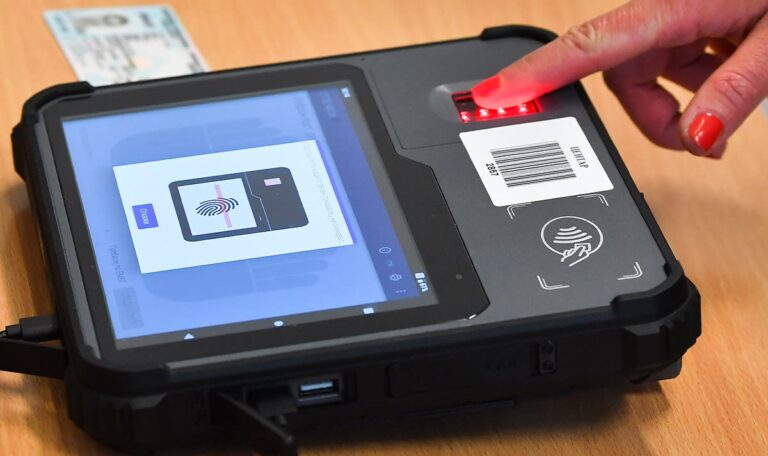 Fingerabdruck gegen Wahlbetrug: Bosnien setzt auf Scanner-Technologie