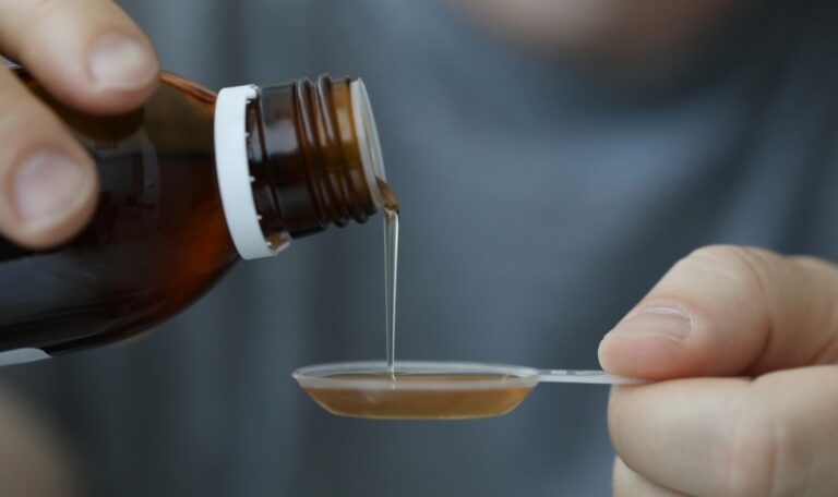 Lebensgefahr: Glassplitter in Sirup – Rückruf für Kinder-Medikament
