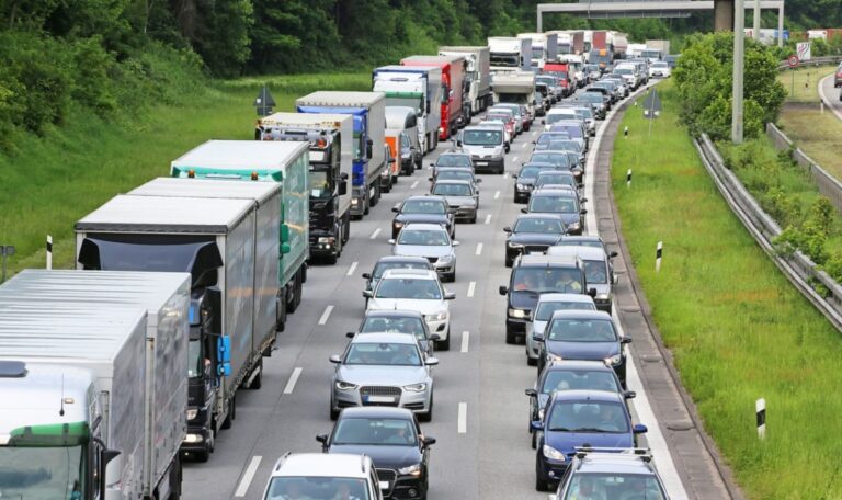 Rückreisewelle und Veranstaltungen: ARBÖ warnt vor Stau am Wochenende