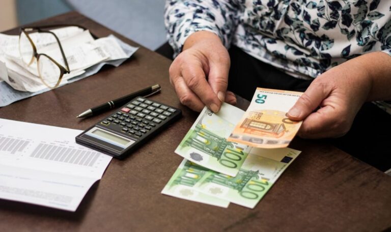 Sparpaket sorgt für Kritik: Frauen und Geringverdiener besonders betroffen