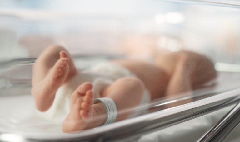 Neugeborenes wegen Behinderung im Spital zurückgelassen