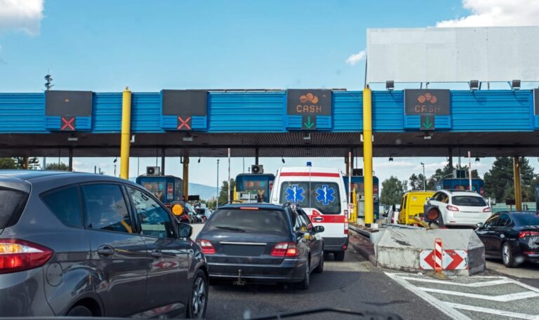 Falsche Mautspur: In diesem Balkanland zahlst du 920 Euro Strafe