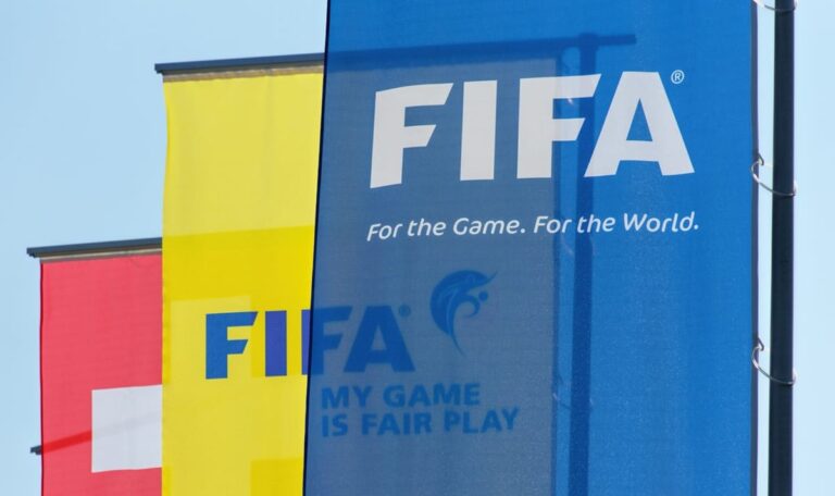 Ermittlungen gegen FIFA kurz vor Anpfiff: Verband schweigt zu Wucher-Vorwürfen