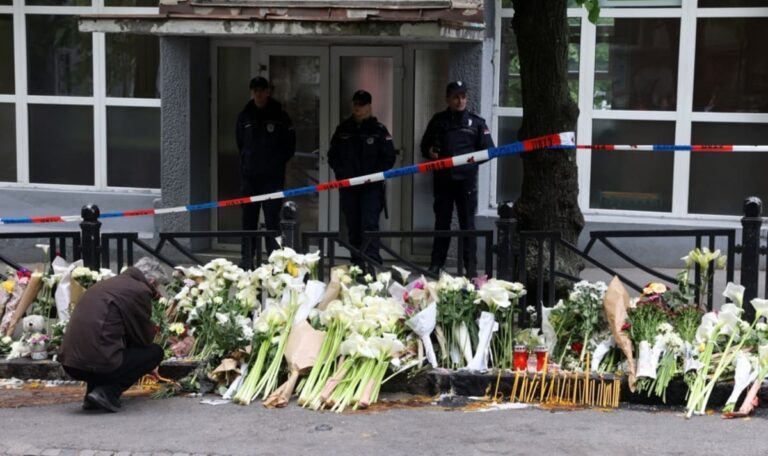 Schulmassaker in Belgrad: Eltern des Täters stehen heute vor Gericht