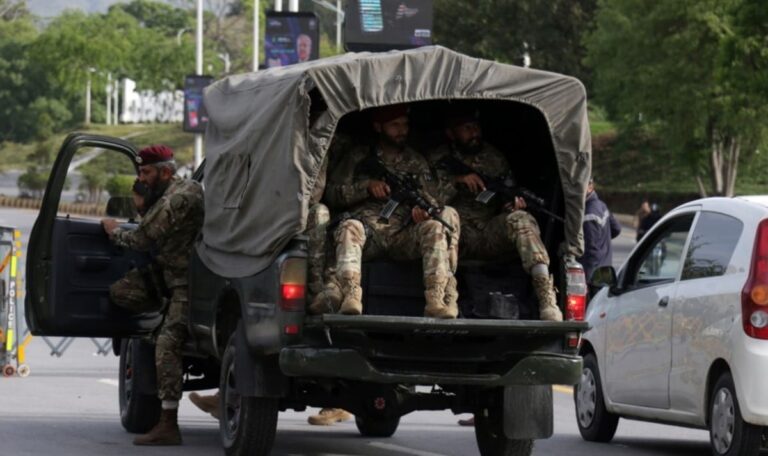 Pakistan führt „Präzisionsangriffe“ in Afghanistan durch – Dutzende Tote
